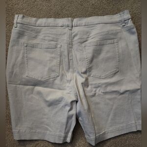 Gloria Vanderbilt Slimming Shorts